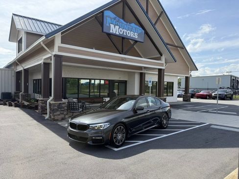 Used 2018 BMW 540i w/ M Sport Package RWD image 1