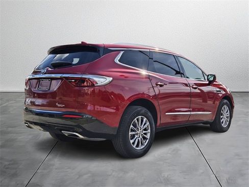 Used 2023 Buick Enclave Essence image 4