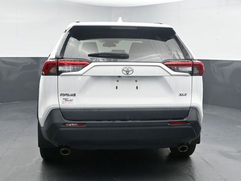 Used 2022 Toyota RAV4 XLE w/ XLE Grade Weather Package image 7