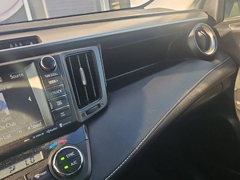 Used 2017 Toyota RAV4 XLE AWD/4WD image 15