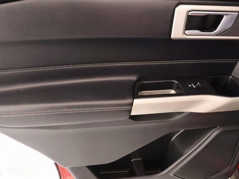 Used 2021 Ford Explorer XLT w/ Equipment Group 202A image 17