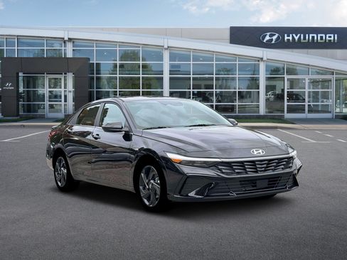 New 2026 Hyundai Elantra SEL Sport FWD image 11