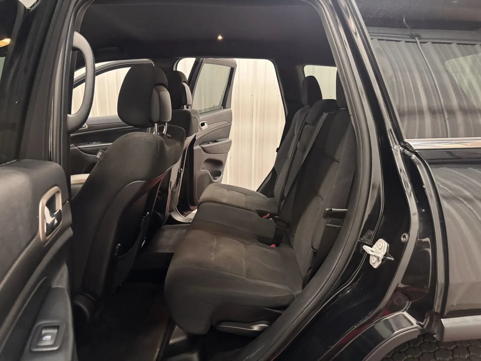 Used 2017 Jeep Grand Cherokee Laredo w/ Quick Order Package 23E AWD/4WD image 35