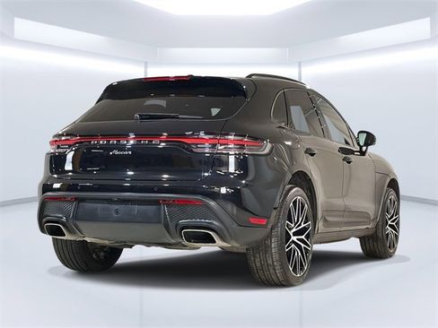 Used 2025 Porsche Macan image 6