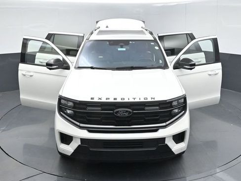 Certified 2025 Ford Expedition Platinum w/ Stealth Appearance Package AWD/4WD image 59