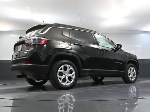 Used 2024 Jeep Compass Latitude w/ Convenience Group AWD/4WD image 53