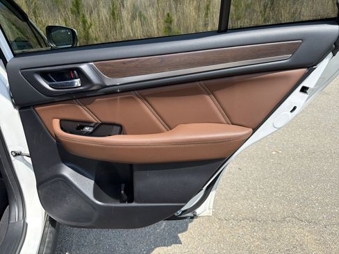 Used 2018 Subaru Outback 3.6R Touring w/ Popular Package #3 image 16