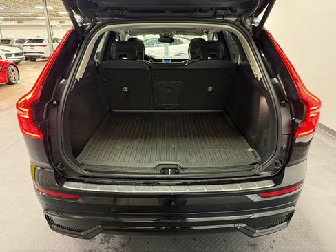 Used 2024 Volvo XC60 B5 Core AWD/4WD image 19