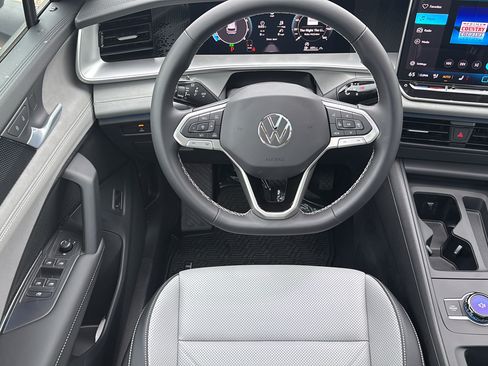 New 2026 Volkswagen Tiguan SE AWD/4WD image 18