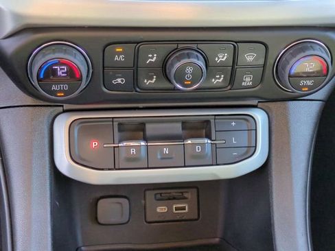 Certified 2023 GMC Acadia SLT image 17