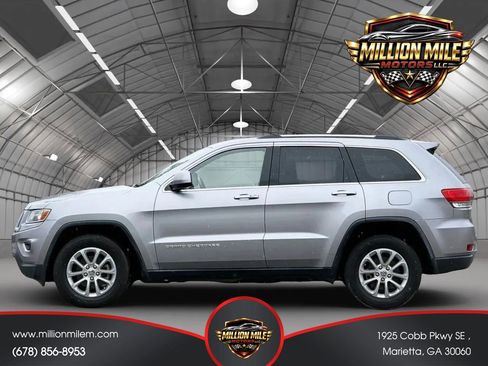 Used 2014 Jeep Grand Cherokee Laredo w/ 18" Wheel & 8.4" Radio Group RWD image 8
