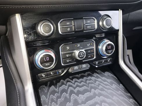 Used 2023 GMC Yukon Denali AWD/4WD image 18