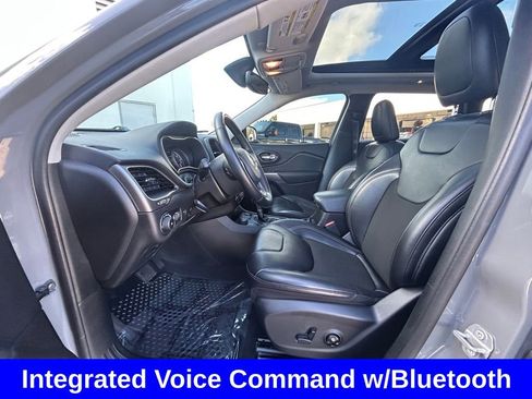 Used 2020 Jeep Cherokee Latitude Plus w/ Comfort/Convenience Group image 10