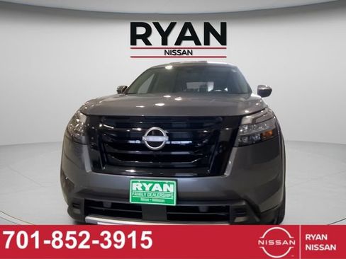 New 2025 Nissan Pathfinder Platinum image 8