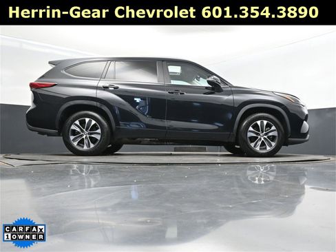 Used 2023 Toyota Highlander XLE image 48