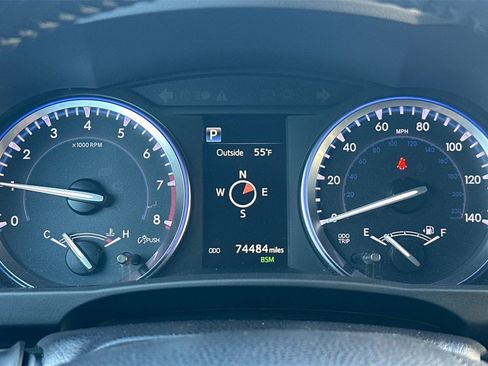 Used 2017 Toyota Highlander Limited image 24