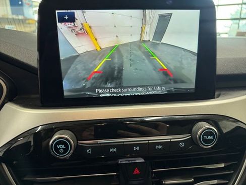 Used 2020 Ford Escape SE image 15