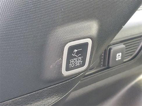 New 2025 Jeep Grand Cherokee Limited w/ Luxury Tech Group II image 9