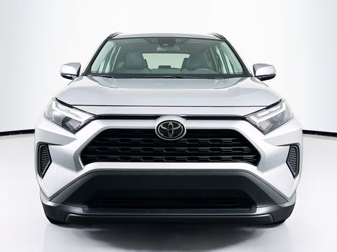 Used 2025 Toyota RAV4 XLE FWD image 2