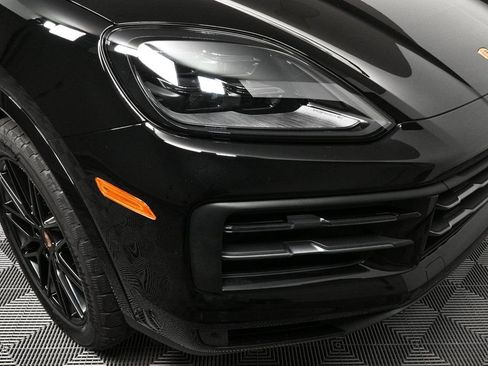 Used 2026 Porsche Cayenne AWD/4WD image 39