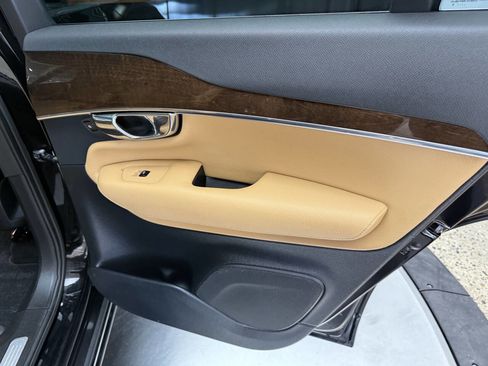 Used 2016 Volvo XC90 T6 Momentum w/ Momentum Plus Package image 22