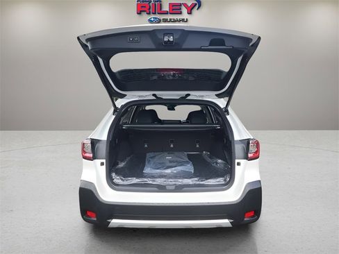 Used 2025 Subaru Outback Limited image 11