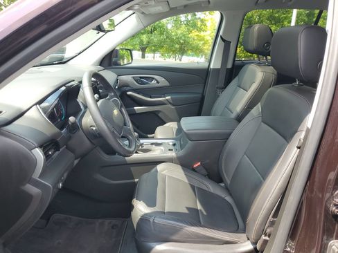 Used 2021 Chevrolet Traverse LT w/ LT Premium Package AWD/4WD image 5