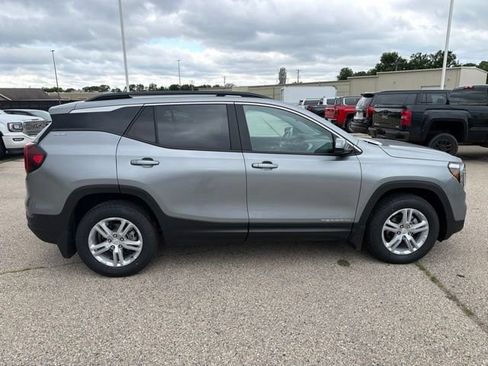 Used 2024 GMC Terrain SLE w/ Driver Convenience Package AWD/4WD image 4