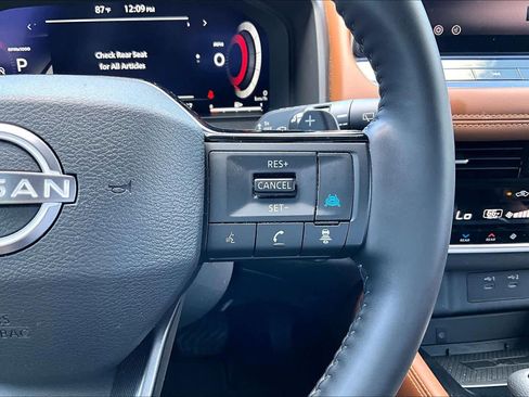 Used 2025 Nissan Rogue Platinum w/ Platinum Premium Package FWD image 23