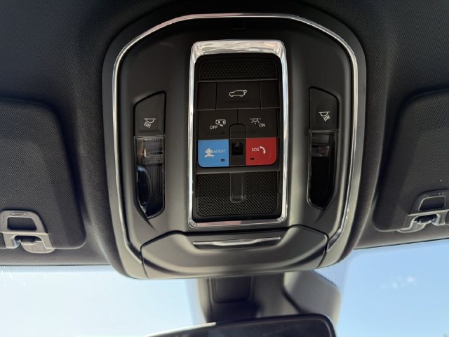 Used 2023 Jeep Grand Cherokee Altitude AWD/4WD image 30