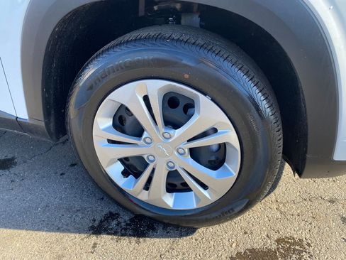 Used 2025 Chevrolet Trax LS w/ Driver Confidence Package image 28