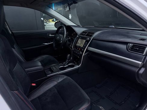 Used 2016 Toyota Camry XSE w/ Moonroof Package FWD image 13