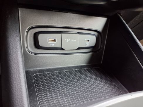 Used 2025 Hyundai Venue SEL FWD image 7