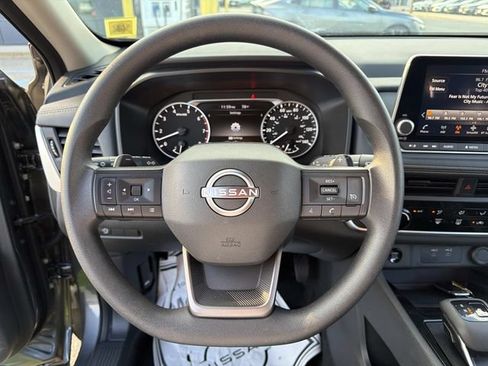 Used 2025 Nissan Rogue S AWD/4WD image 20