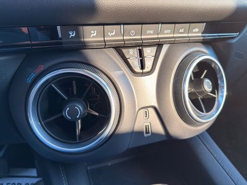 Used 2020 Chevrolet Blazer LT image 28