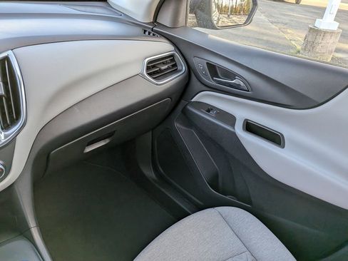 Used 2023 Chevrolet Equinox LS image 18
