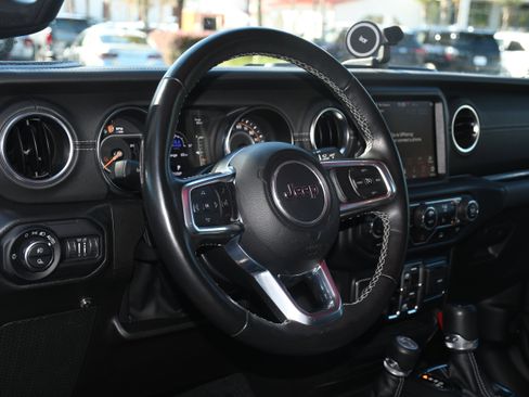 Used 2022 Jeep Gladiator Overland w/ Popular Equipment Package image 8