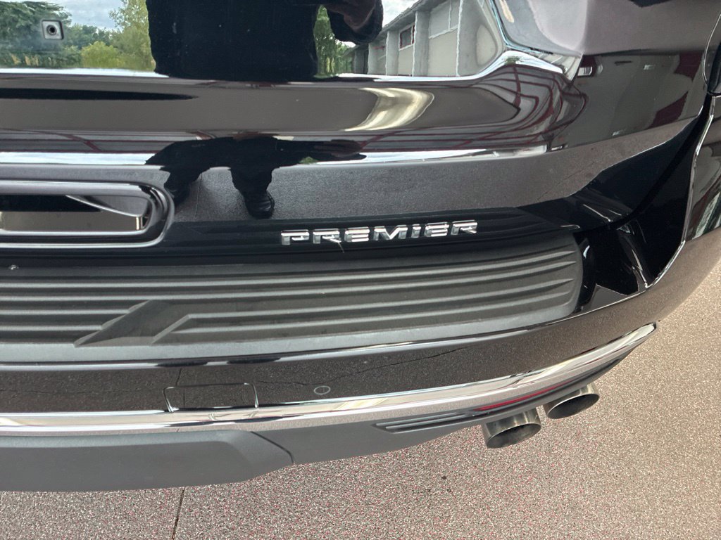 Used 2023 Chevrolet Suburban Premier w/ Premium Package 2 AWD/4WD image 40