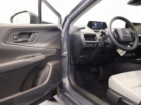 New 2026 Toyota Prius LE image 8