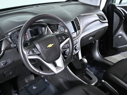 Used 2020 Chevrolet Trax LT w/ Sun & Sound Package AWD/4WD image 11