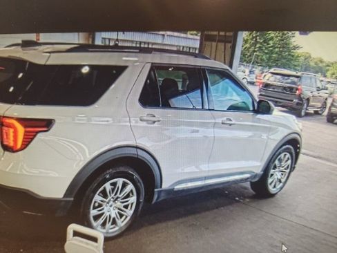 Used 2025 Ford Explorer Active w/ Active Comfort Package AWD/4WD image 3