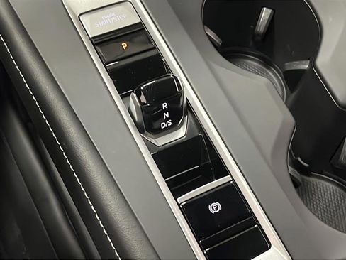 Used 2024 Volkswagen Atlas SE FWD image 18