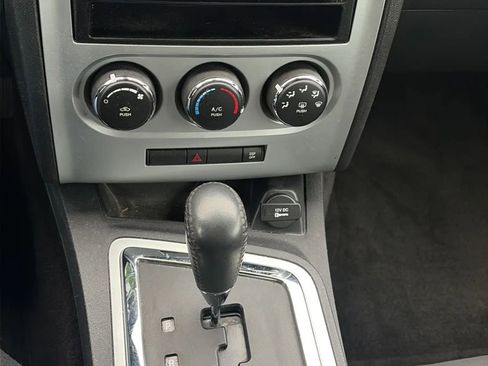 Used 2009 Dodge Challenger SE image 40