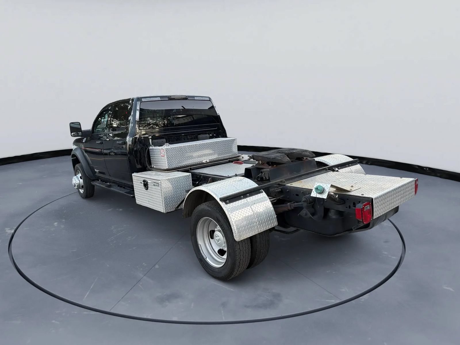 Used 2024 RAM 5500 Tradesman w/ Chrome Appearance Group AWD/4WD image 4
