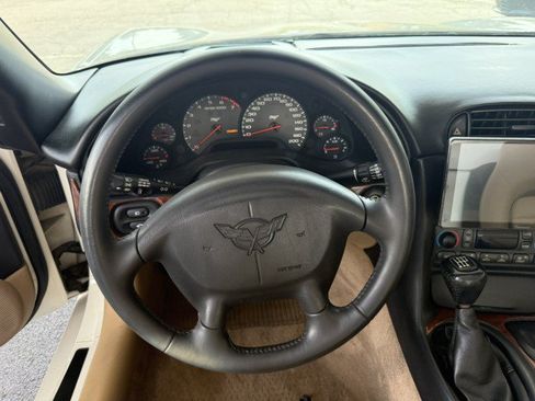 Used 2003 Chevrolet Corvette Convertible w/ Preferred Equipment Group1 RWD image 27