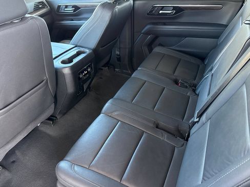 Used 2025 Chevrolet Suburban LT AWD/4WD image 6