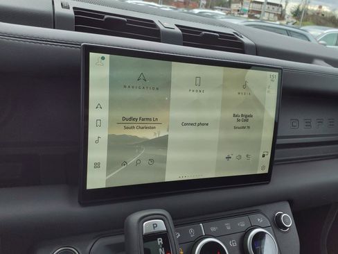 Used 2025 Land Rover Defender 110 S image 20