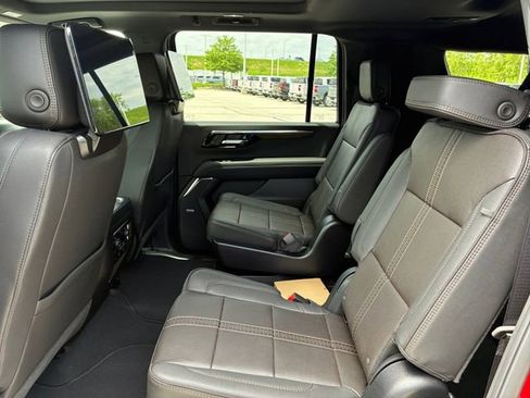 New 2026 Chevrolet Suburban High Country AWD/4WD image 17