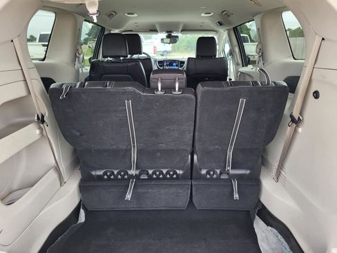 Used 2024 Chrysler Pacifica Touring-L image 13