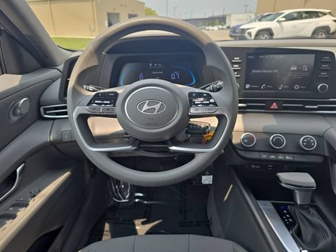 New 2026 Hyundai Elantra SE FWD image 16